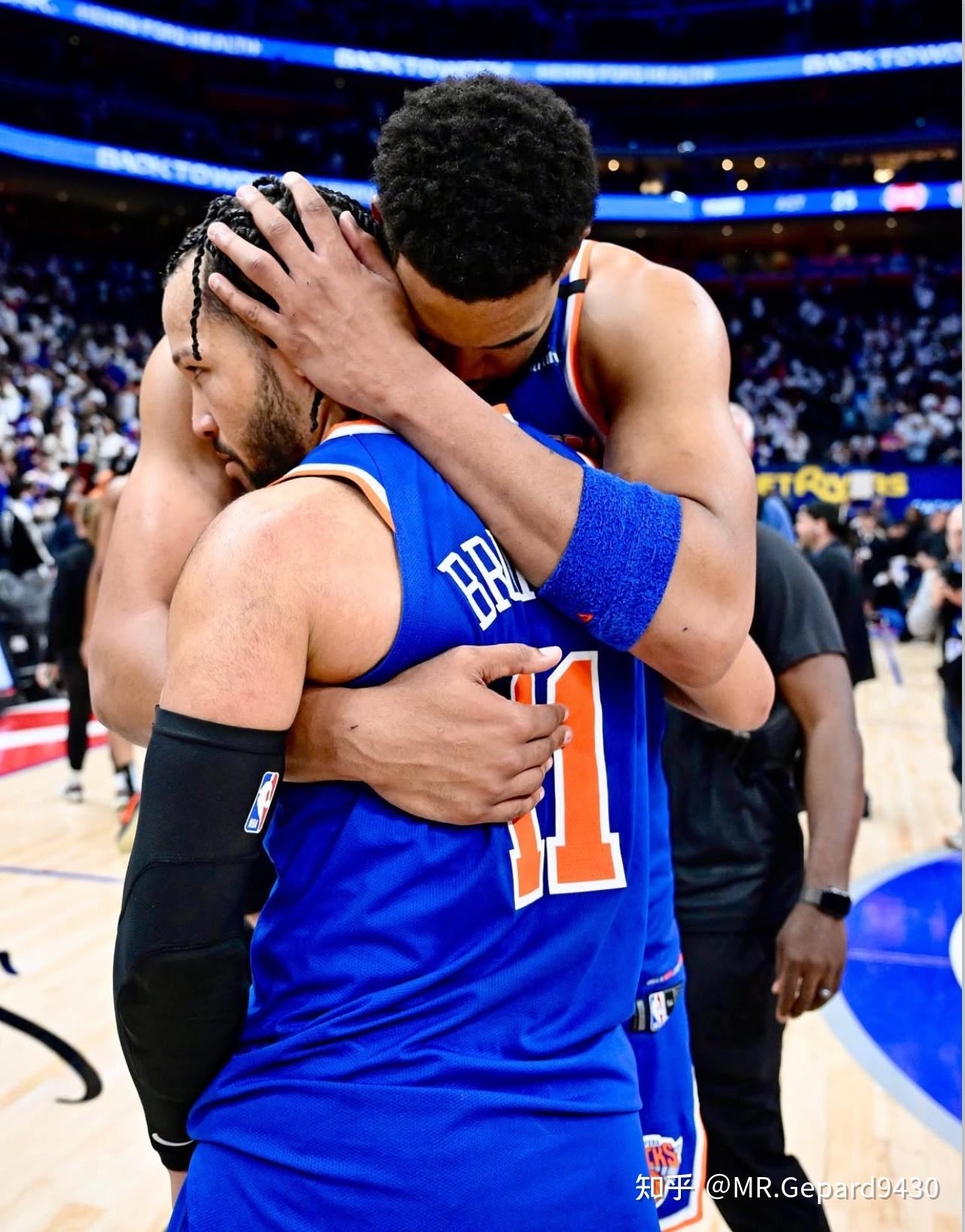 kaiyun sports-包含纽约尼克斯训练开放日；转会期队长鼓劲引欢呼；NBA季后赛在即；身体对抗强度拉满的词条