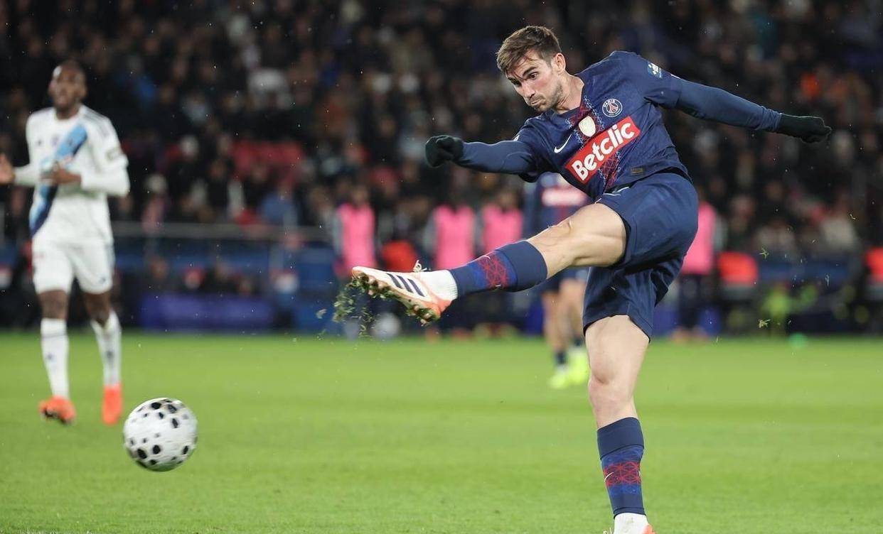 赛地聚焦:法甲清晨热度飙升,广州队止住颓势,话题不断,更衣室氛围转暖的简单介绍 赛地聚焦:法甲清晨热度飙升,广州队止住颓势,话题不断,更衣室氛围转暖的简单介绍